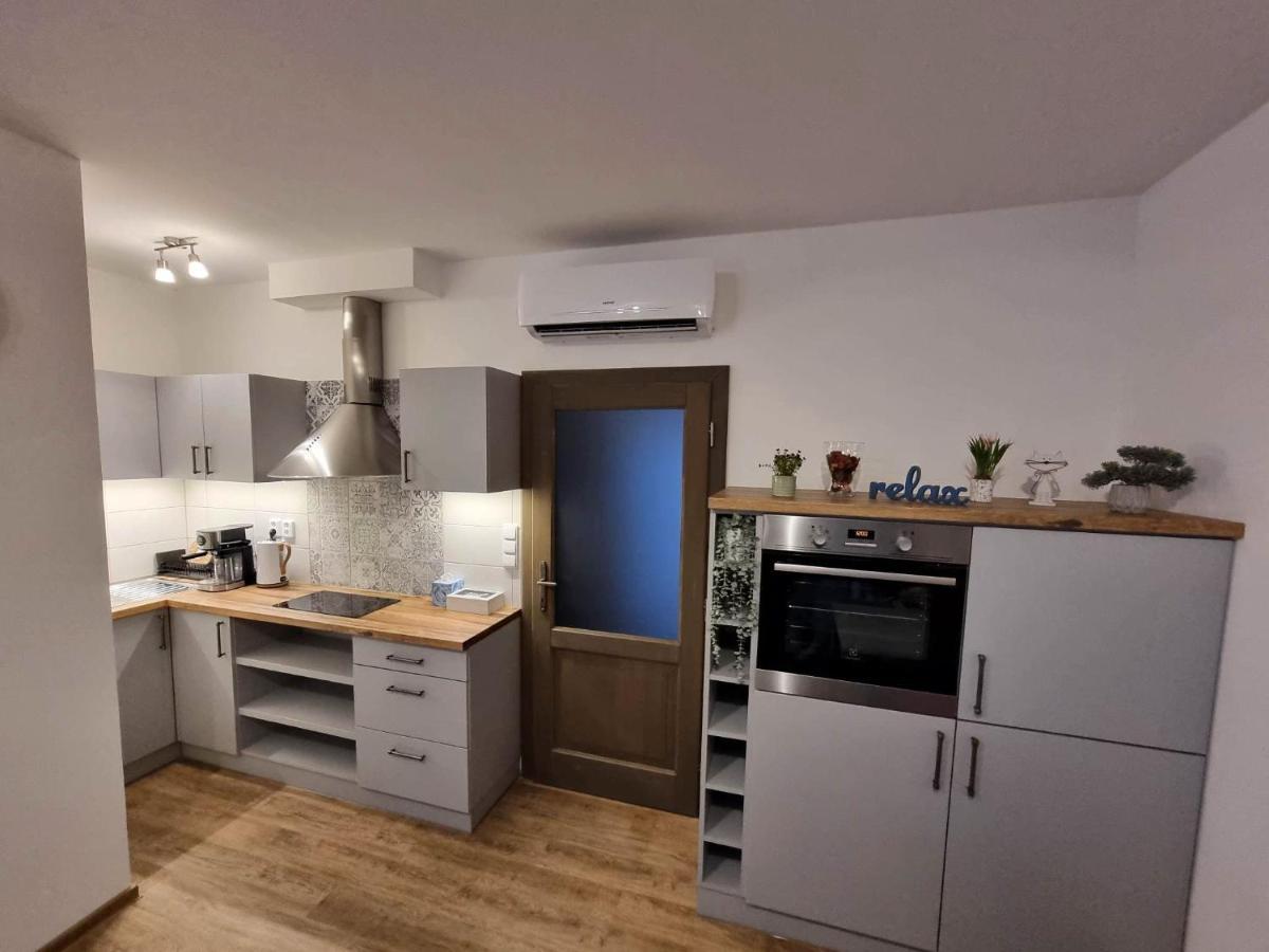 Podkrovni Studio Na Velkem Namesti S Wi-Fi Zdarma Hradec Králové Eksteriør billede
