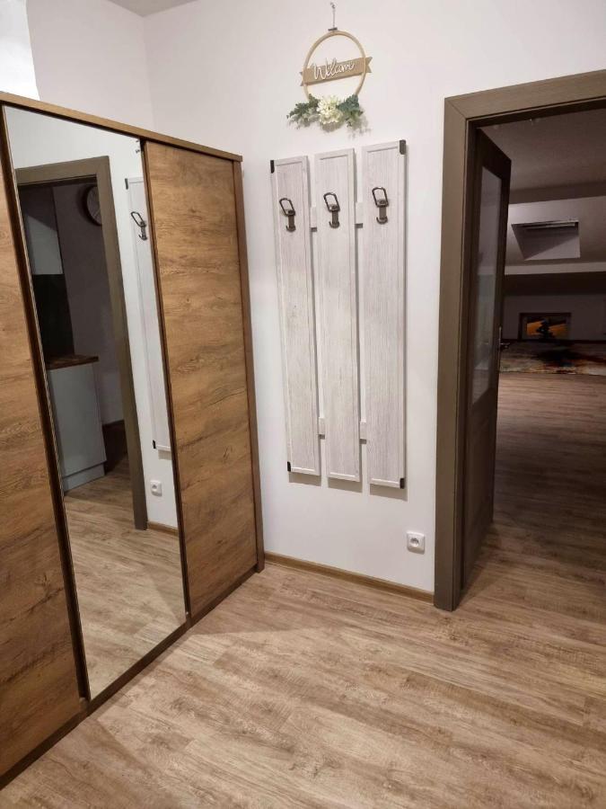 Podkrovni Studio Na Velkem Namesti S Wi-Fi Zdarma Hradec Králové Eksteriør billede