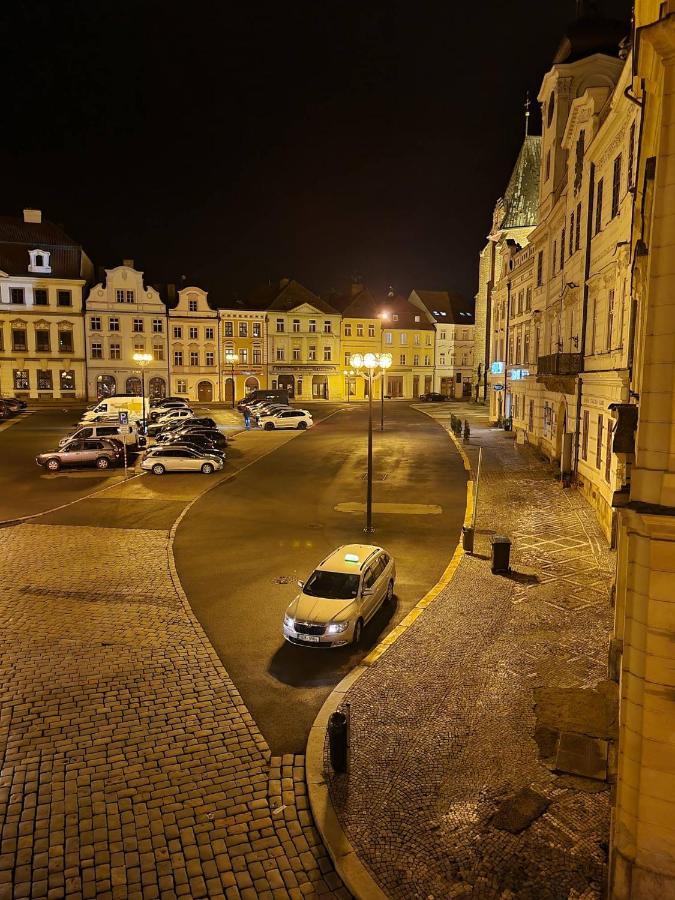 Podkrovni Studio Na Velkem Namesti S Wi-Fi Zdarma Hradec Králové Eksteriør billede