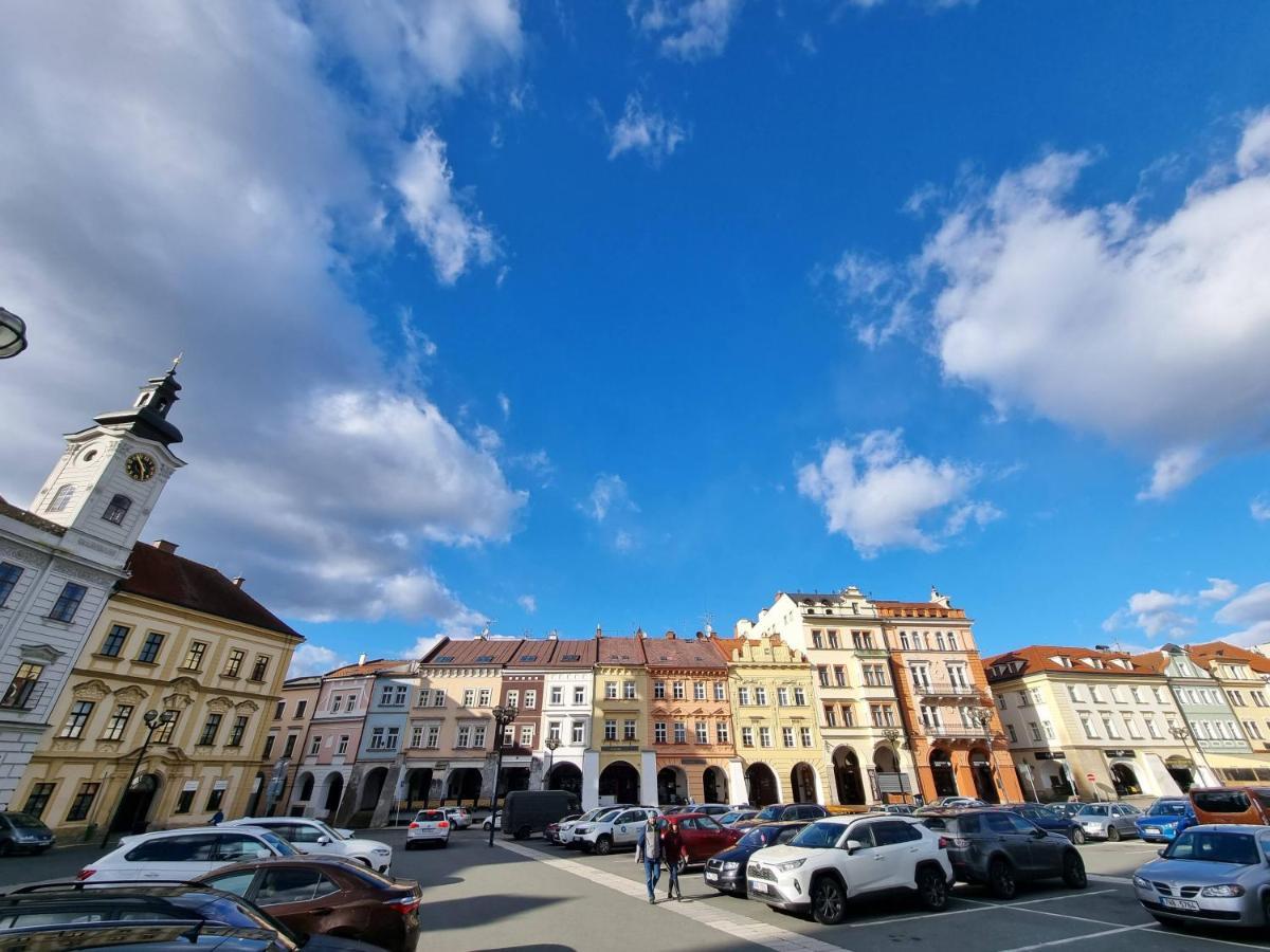 Podkrovni Studio Na Velkem Namesti S Wi-Fi Zdarma Hradec Králové Eksteriør billede